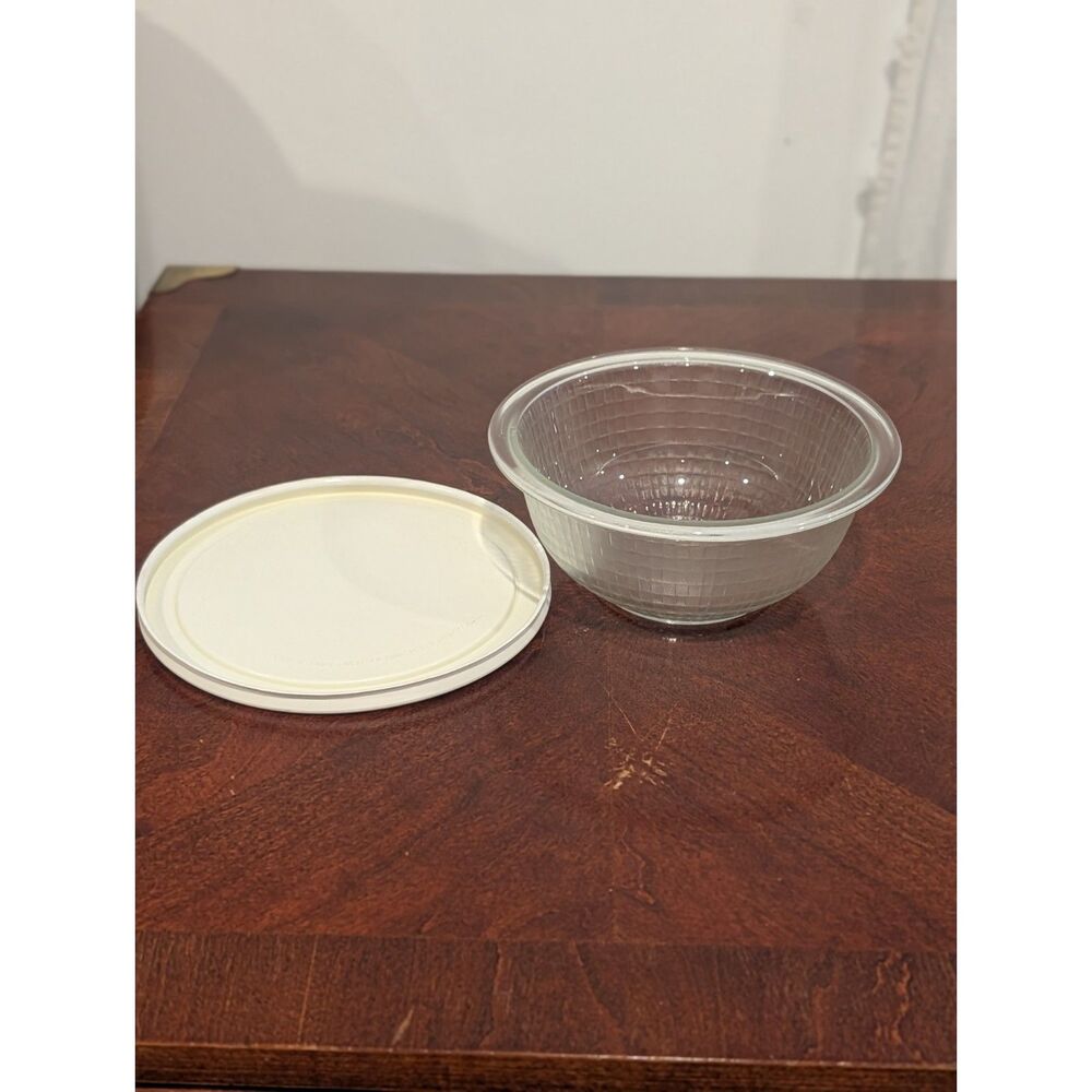 Vintage Pyrex Textured Glass Storage Bowl with Lid — 1 Quart